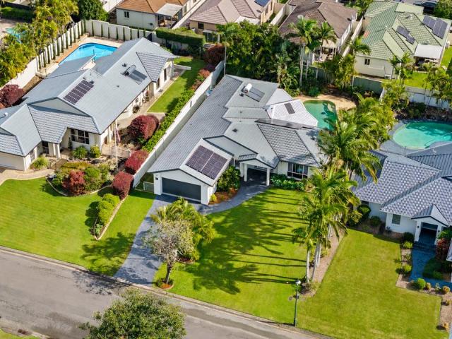 Resort Style Family Living on 880m² in Prestigious Arundel Hills