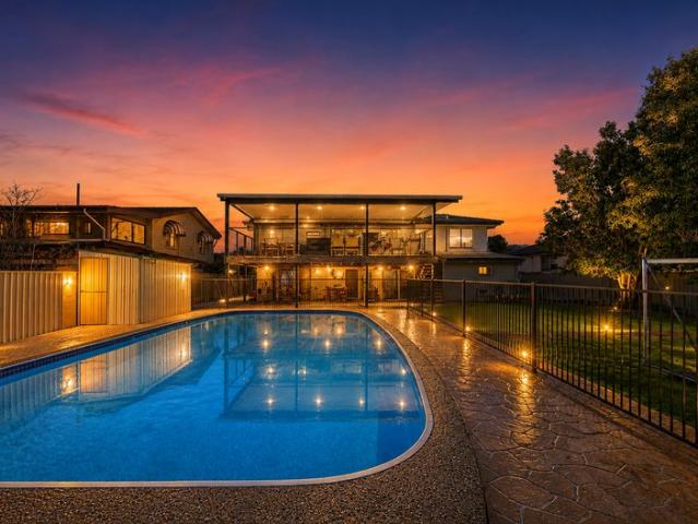 Resort Style Large Family or Multi Generational Living With Pool. !