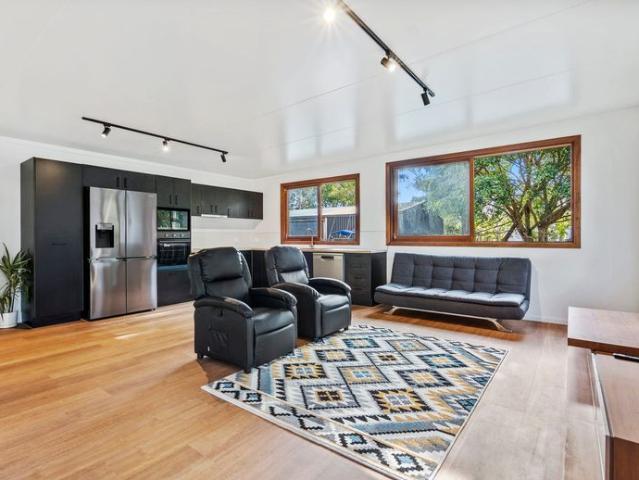 Resort style living on acreage Fully furnished 2 bed Cottage