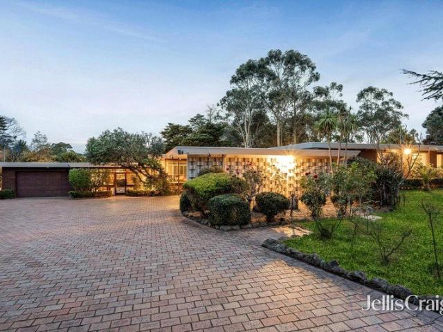 Resort style living on an expansive parkland acreage