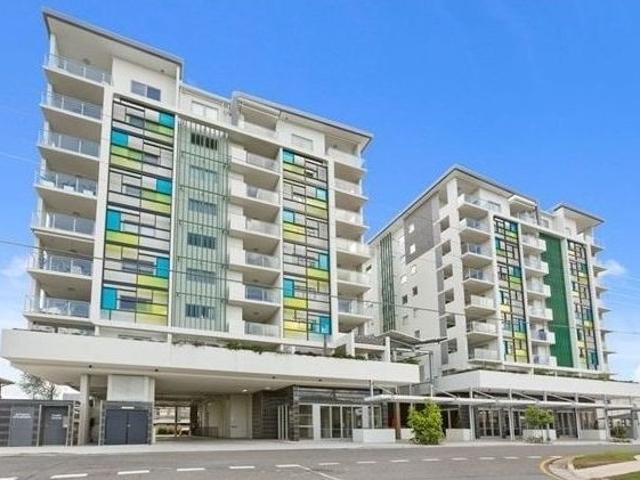 Resort Style Living Opposite Westfield Garden City not furnished