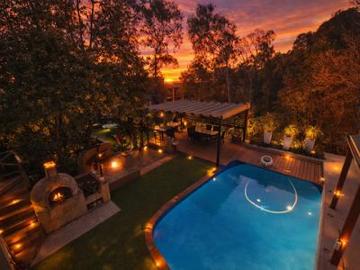 resort style living in a prime, pres.