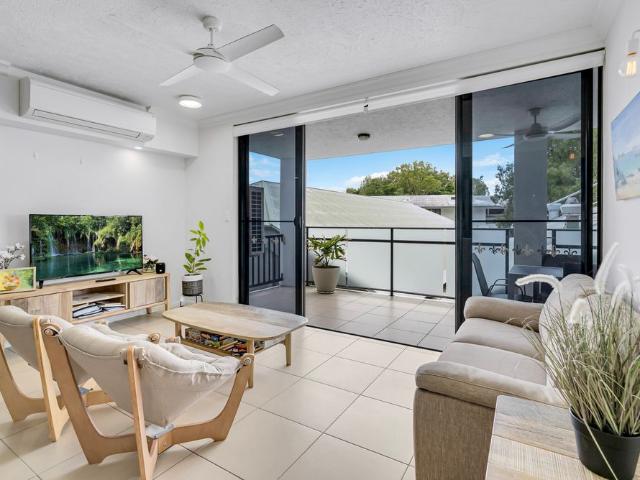 Resort Style Living in Palm Cove Fully Furnished!