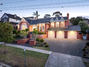 RESORT STYLE LIVING IN THE HEART OF KEILOR VILLAGE