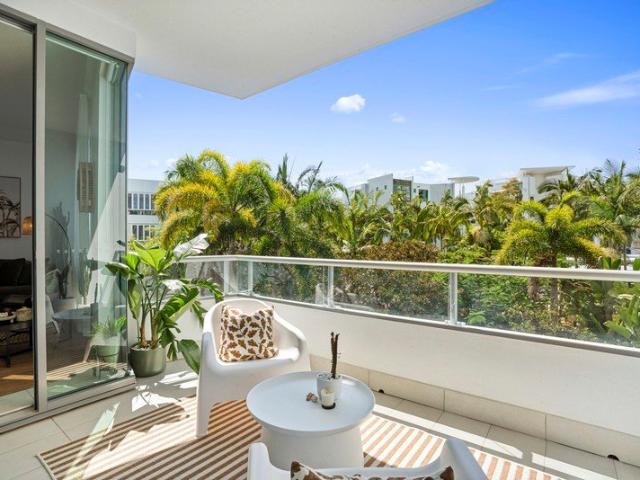 Deceased Estate. Opposite the Beautiful Broadwater. Absolute Bargain!
