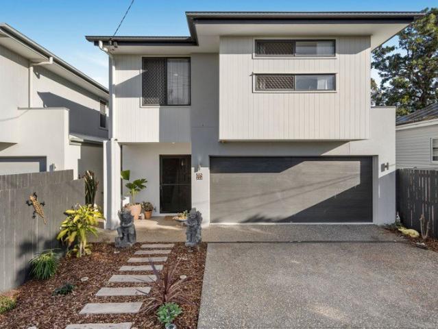 FAMILY HOME 350m to Queens Beach
