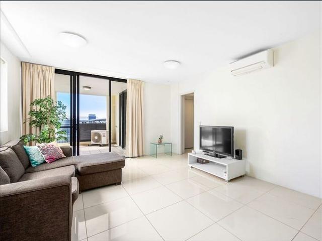 Resort Style Living | Prime Howard Smith Wharves Location