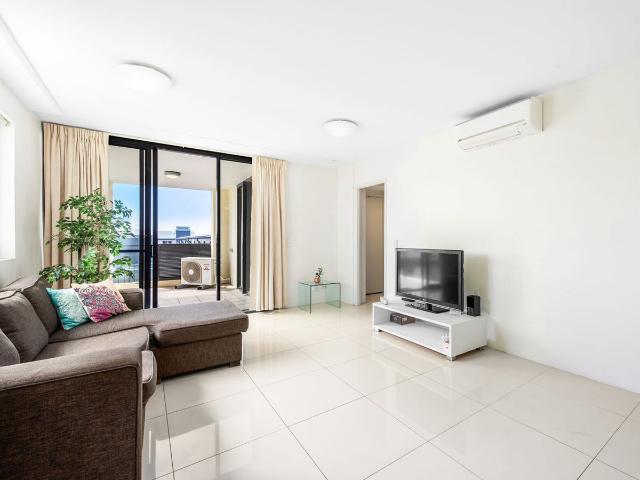 Resort Style Living | Prime Howard Smith Wharves Location