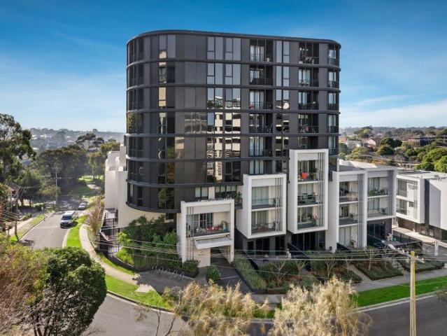 Resort Style Living, Steps from Westfield Doncaster