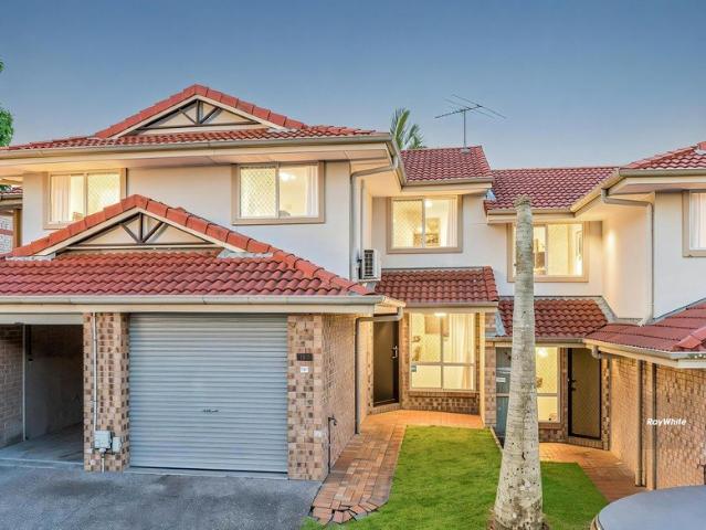 RESORT STYLE LIVING | SPACIOUS 3 BED TOWNHOUSE WITH PRIVATE COURTYARD, POOL & TENNIS