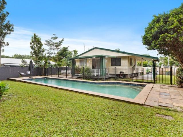 Charming Queenslander home with a Large Lap Pool in the Heart of Manoora