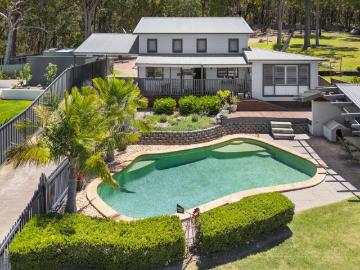 Cockle Creek, Newcastle - Equipped kitchen