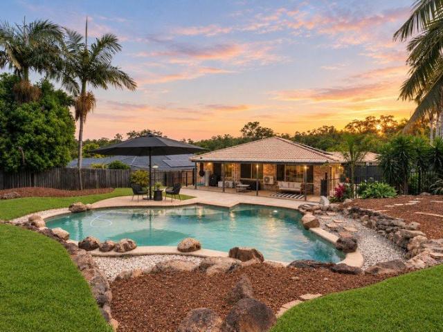 RESORT STYLE LIVING | 800m² FAMILY OASIS WITH POOL!