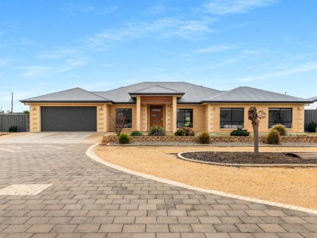 Resort Style Luxury on 2.12 Hectares
