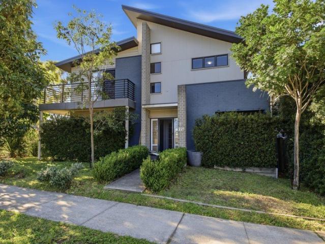 Resort Style Luxury in Oran Park With Pool