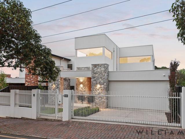 RESORT STYLE LUXURY IN COSMOPOLITAN BURNSIDE Bespoke Designer Family Residence C.2025