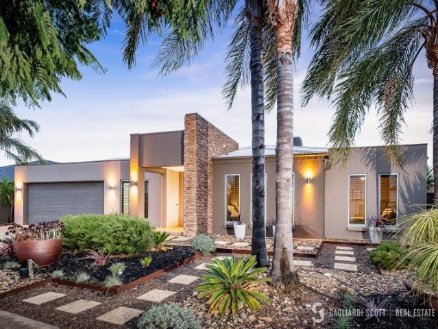 Resort Style Luxury in Seven Creeks Estate