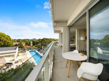 Resort style luxury with breathtaking skyline views