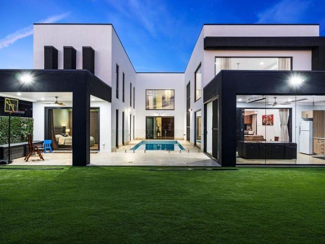 RESORT STYLE LUXURY WITH GRANNY FLAT ACCOMODATION