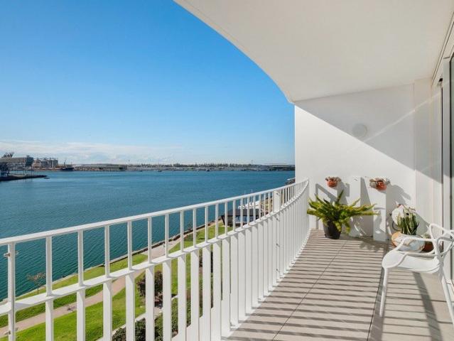 Resort Style Sub Penthouse Apartment Harbour Views Meet City Lifestyle