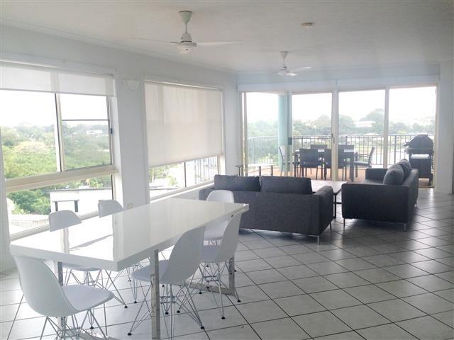 RESORT STYLE POOL, STUNNING MARINA VIEWS, AND FINE DINING CLOSE BY!