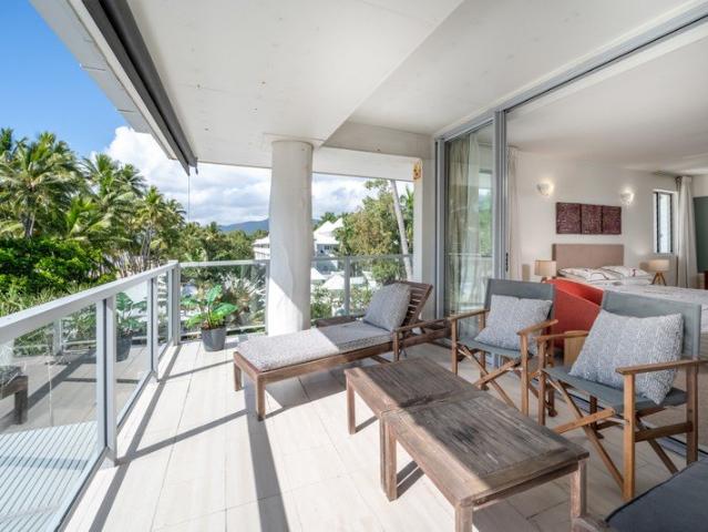 RESORT STYLE PENTHOUSE RIGHT ON THE BEACHFRONT SHORT TERM CONTRACT