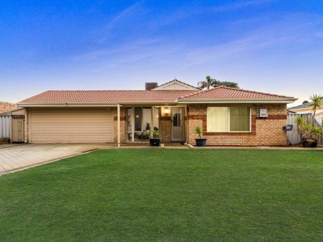 Resort style Renovated Luxury Home Facing a Family Friendly Park/Oval