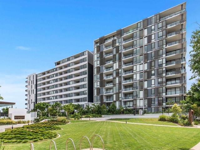 Resort Style Riverside Living in the Heart of Hamilton with Pool, Gym and BBQ