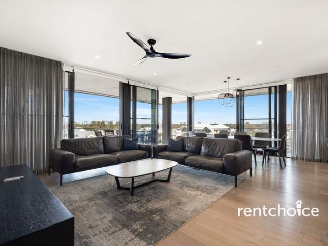 Resort Style Waterfront Living along the Ascot Waters Marina