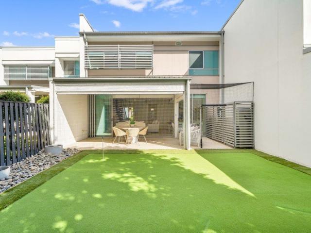 Resort style townhouse living in leafy Sherwood