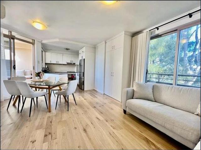 Resort Style Top Floor Living in Sought After Balmain Shores