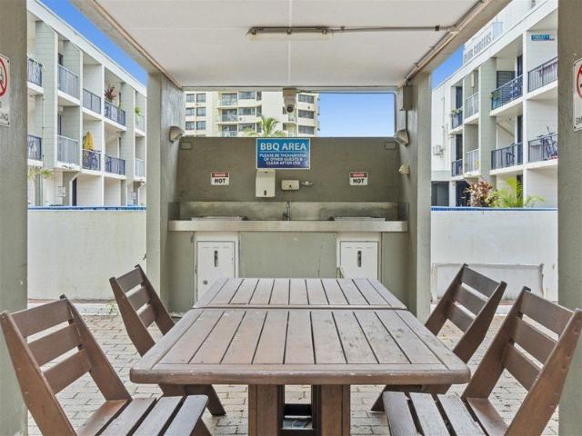 ResortStyle Living in Surfers Paradise Walk to the Beach