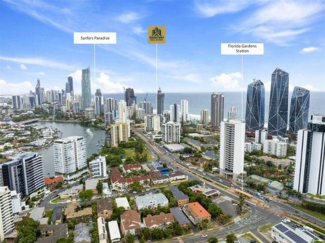 ResortStyle Living in Surfers Paradise Walk to the Beach