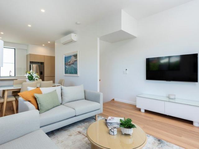 RETURNS RETURNS RETURNS Close to Griffith University & Gold Coast Hospital
