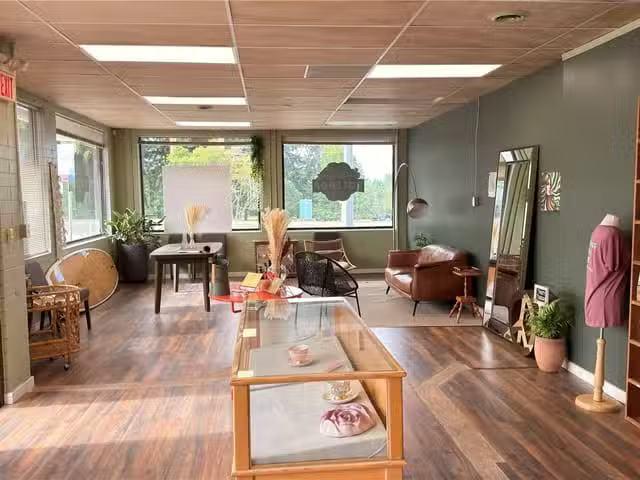 Retail for lease in Parksville, 166 Island E Hwy, 1038670
