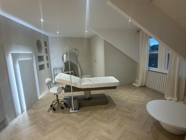 Retail Property in Pinewood House Hale, Hale, WA15 9AD