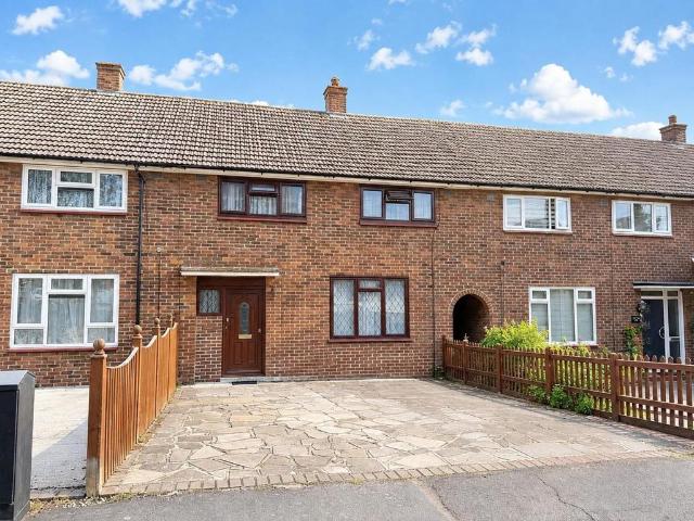 Retford Road, Romford 3 bed terraced house to rent £2,100 pcm £485 pw