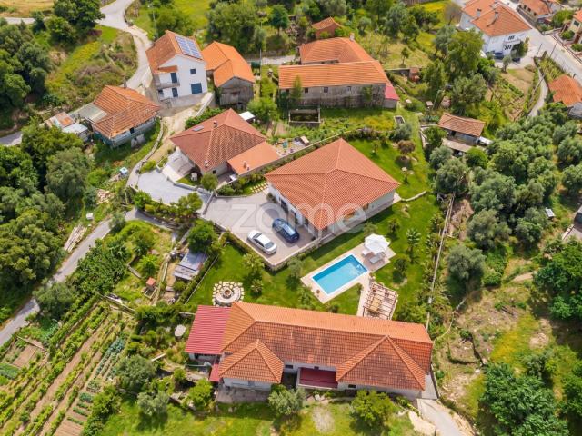 Casa Isolada de 4 Quartos com Grande Potencial em Celorico de Basto