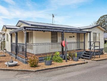 Neath, Narone Creek - Balcony, Swimming pool
