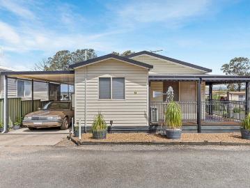 Neath, Narone Creek - Balcony, Swimming pool