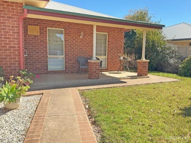 Retire, Relocate or Reside in this centrally located home