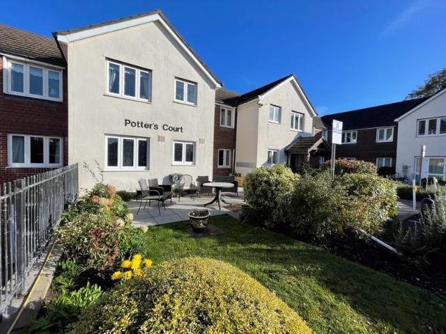Retirement Apartment. Potters Court, Darkes Lane, Potters Bar EN6, 1 bed property to rent, £1,450 pcm | PrimeLocation