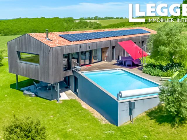Retraite moderne avec piscine, vues panoramiques et design durable dans la vallée du Lot