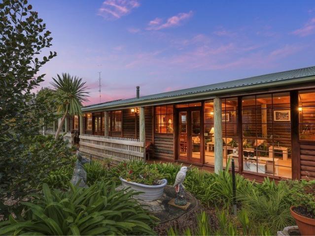 RETREAT WITH PLENTY OF CHARM CLOSE TO ALL FACILITIES
