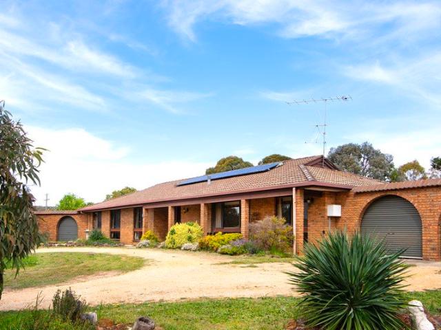 Retro Character, Generous Proportions and Exciting Possibilities 3156m2 land 0.77 Acre