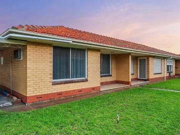 Retro Charm With Room to Make It Yours