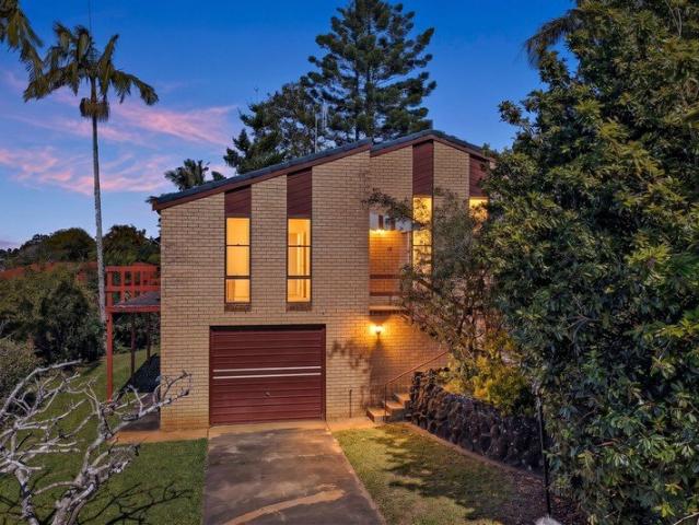 Retro Charm, Ocean Views & Endless Potential