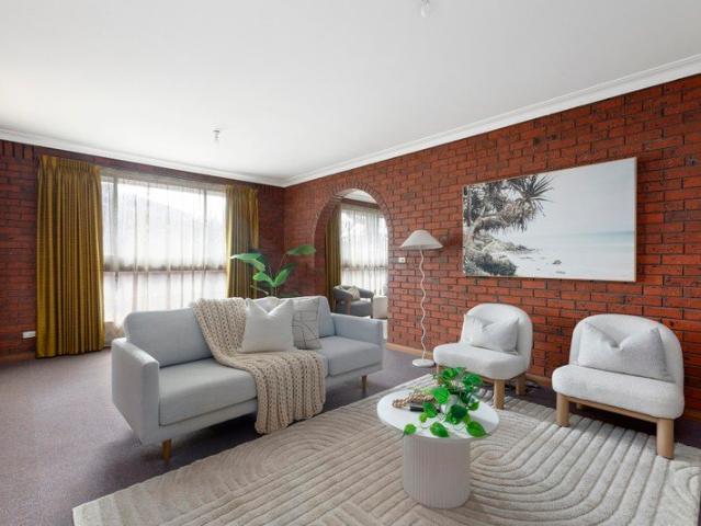 Retro Charm on a Sought after Corner
