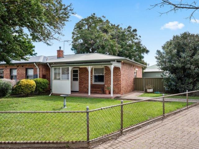 Retro Charm, Sweet Memories & an Opportunity to Make It Your Own