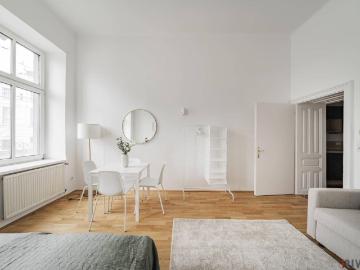 RETRO CHIC II ALTBAUWOHNUNG MIT EIGENGARTEN IM INNENHOF II AIRBNB oder SELBST EINZIEHEN II SOFORT NUTZBAR II NÄHE U6/AKH/VOLKSOPER/WUK